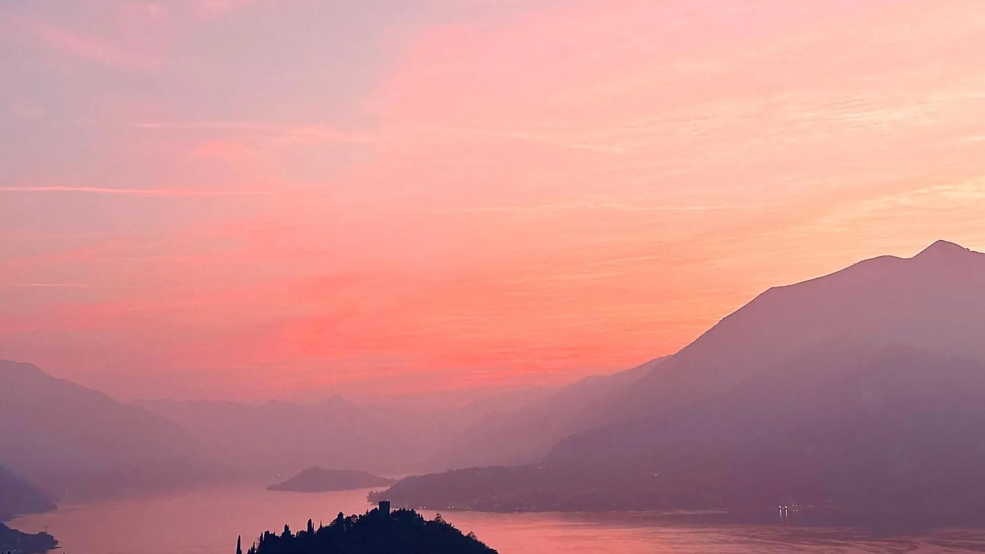 Le Palm House Has Two Bedrooms With The Breathtaking View Over Lake Como Perledo
