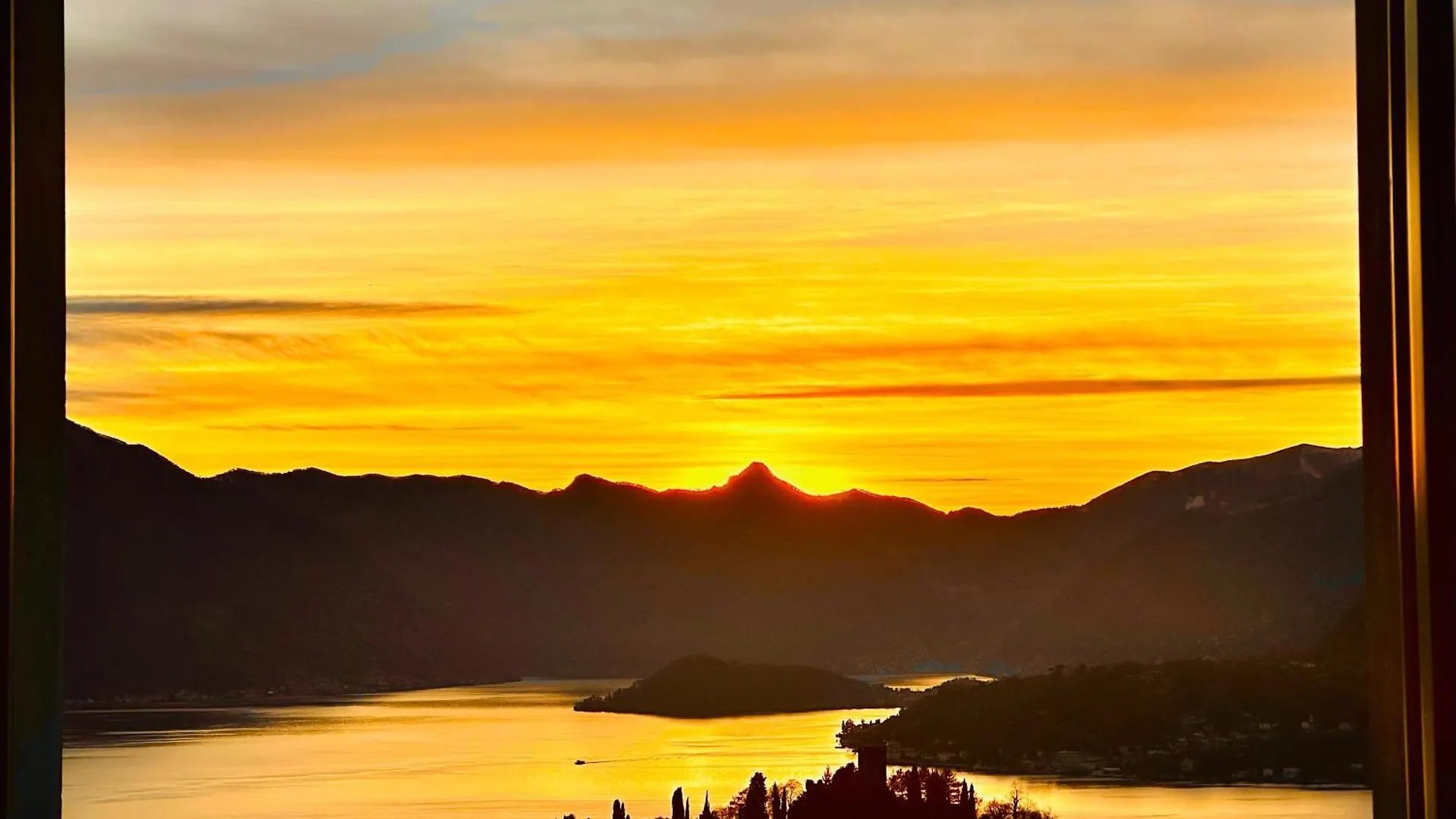 Le Palm House Has Two Bedrooms With The Breathtaking View Over Lake Como 페를레도